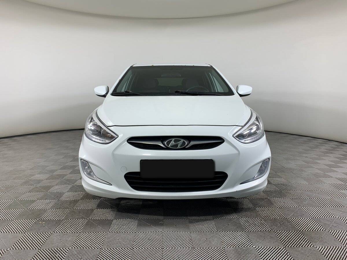 Купить Hyundai Solaris с пробегом. Фото: #1