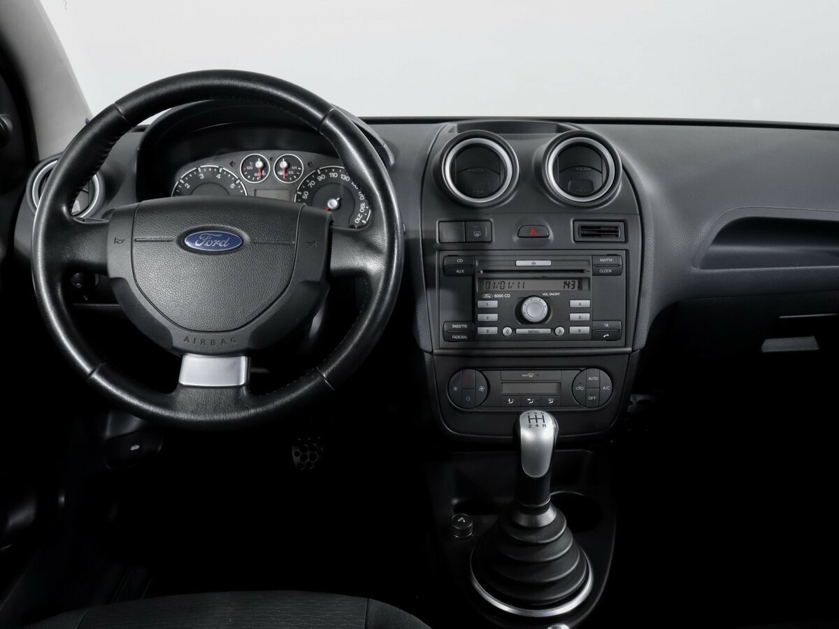 Купить Ford Fiesta с пробегом. Фото: #9