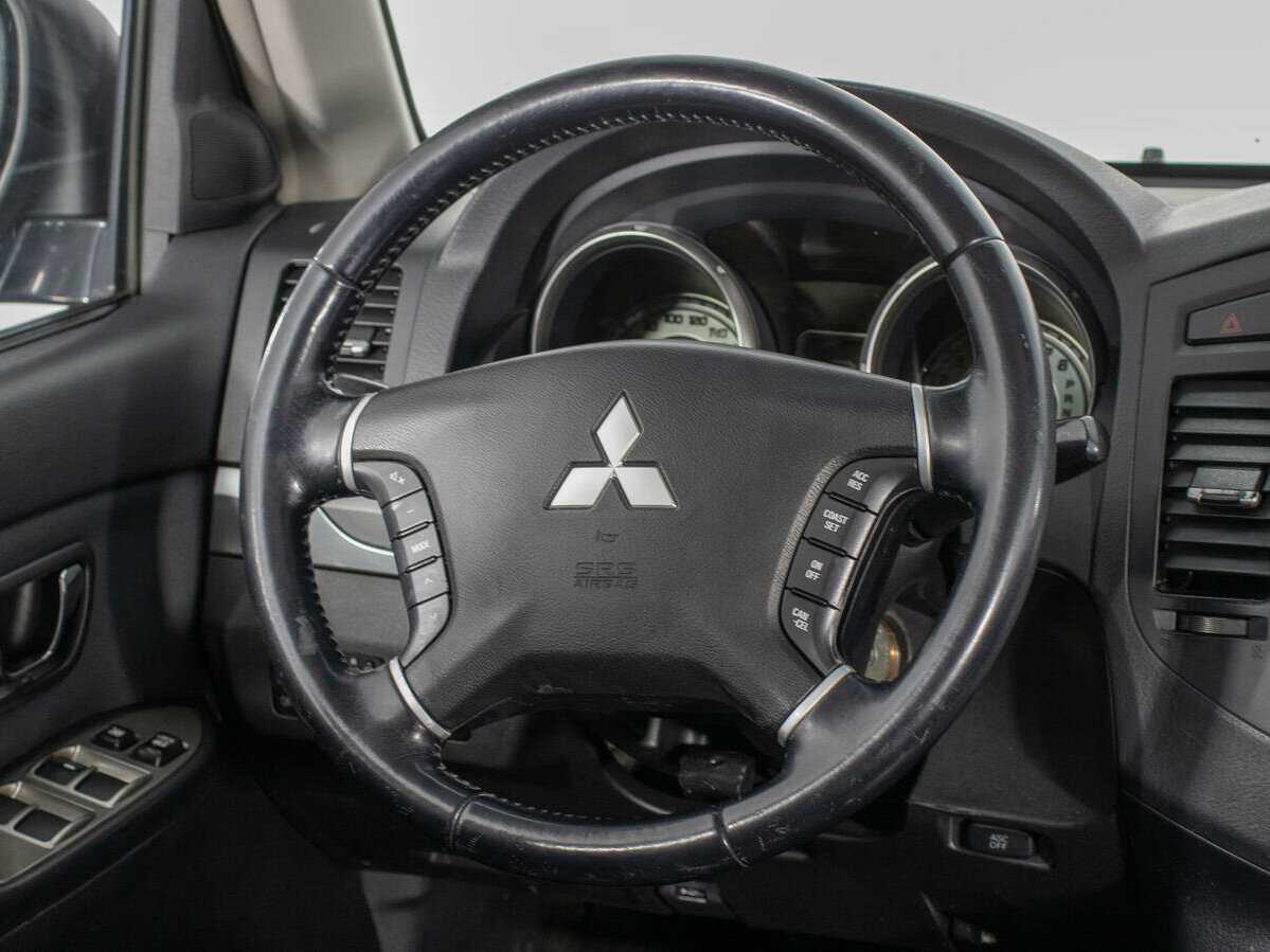 Купить Mitsubishi Pajero с пробегом. Фото: #18