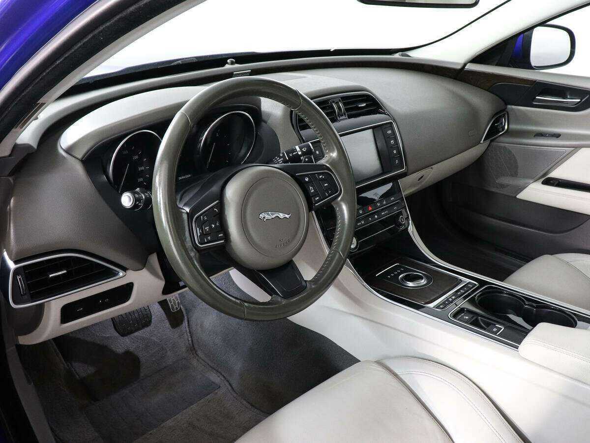 Купить Jaguar XE с пробегом. Фото: #6