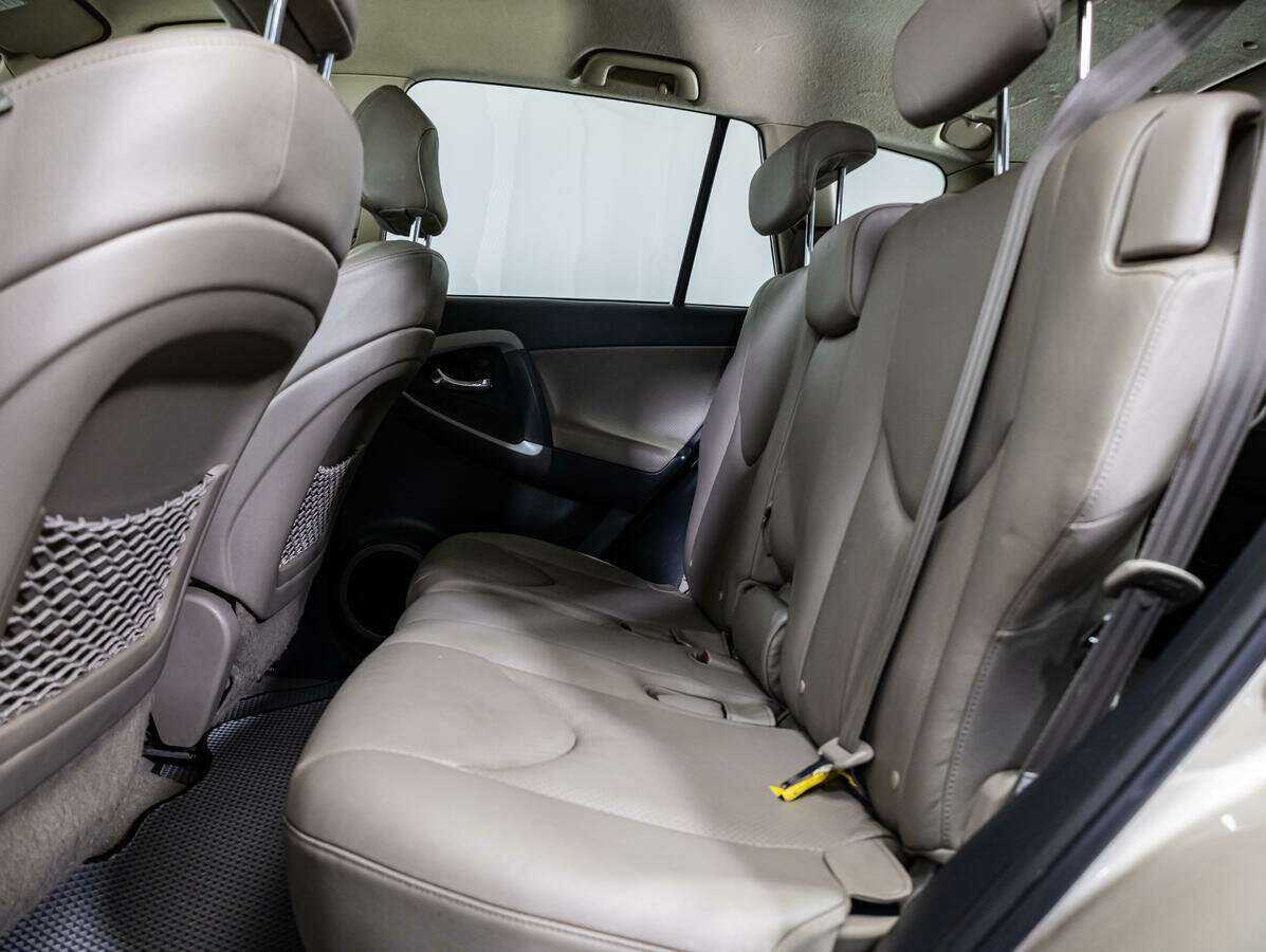 Купить Toyota RAV4 с пробегом. Фото: #9