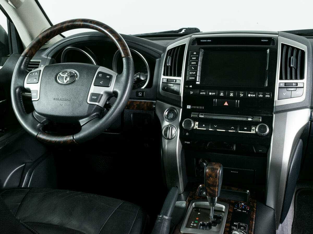 Купить Toyota Land Cruiser с пробегом. Фото: #11