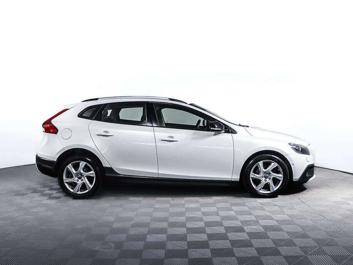 Купить Volvo V40 Cross Country с пробегом. Фото: #3