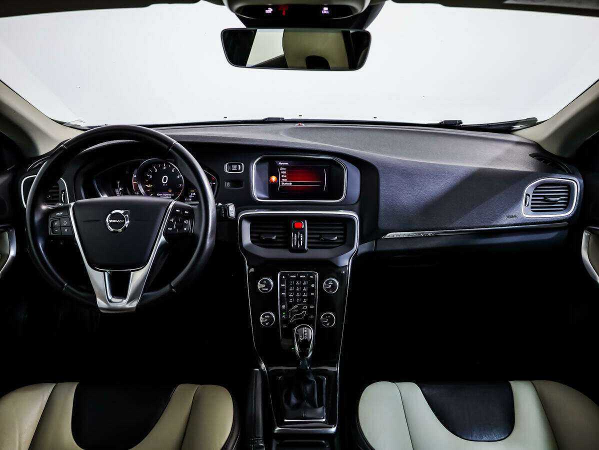 Купить Volvo V40 Cross Country с пробегом. Фото: #6