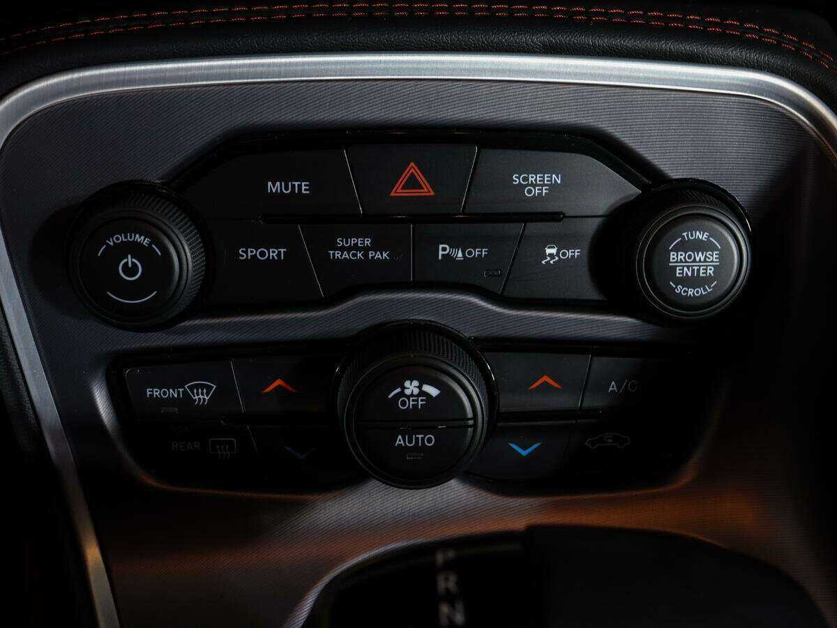 Купить Dodge Challenger с пробегом. Фото: #19