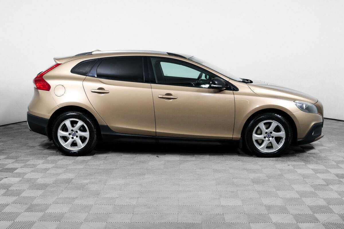 Купить Volvo V40 Cross Country с пробегом. Фото: #3