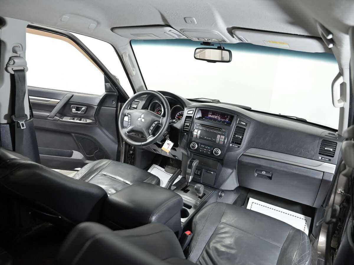 Купить Mitsubishi Pajero с пробегом. Фото: #4