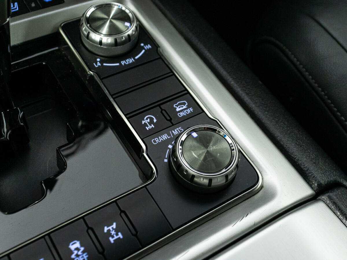 Купить Toyota Land Cruiser с пробегом. Фото: #17