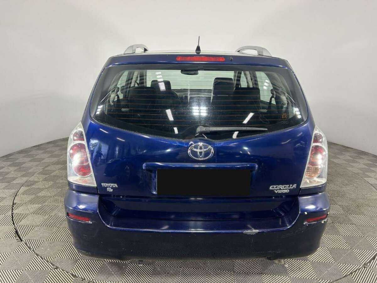 Купить Toyota Corolla Verso с пробегом. Фото: #2