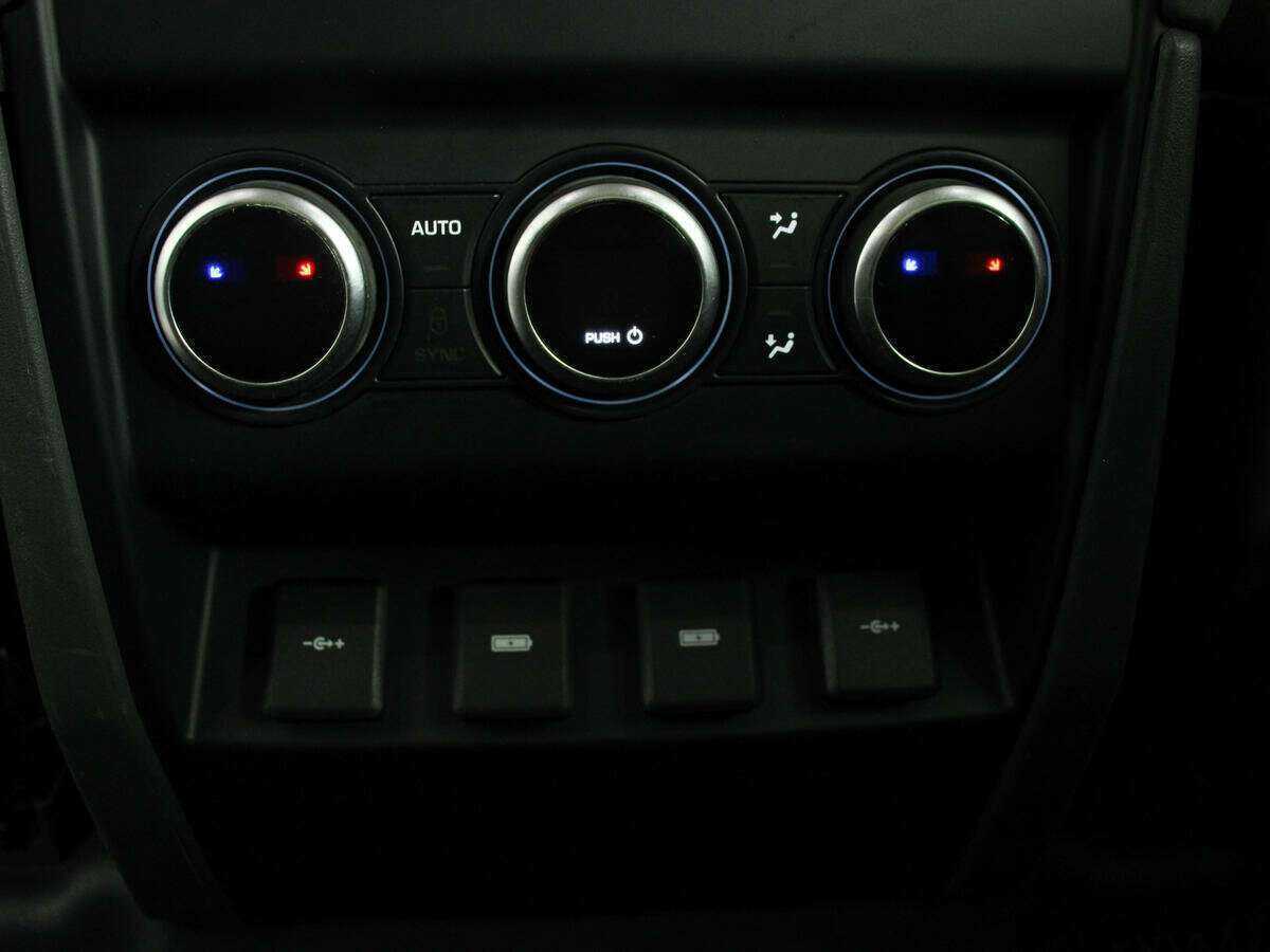 Купить Land Rover Defender с пробегом. Фото: #27