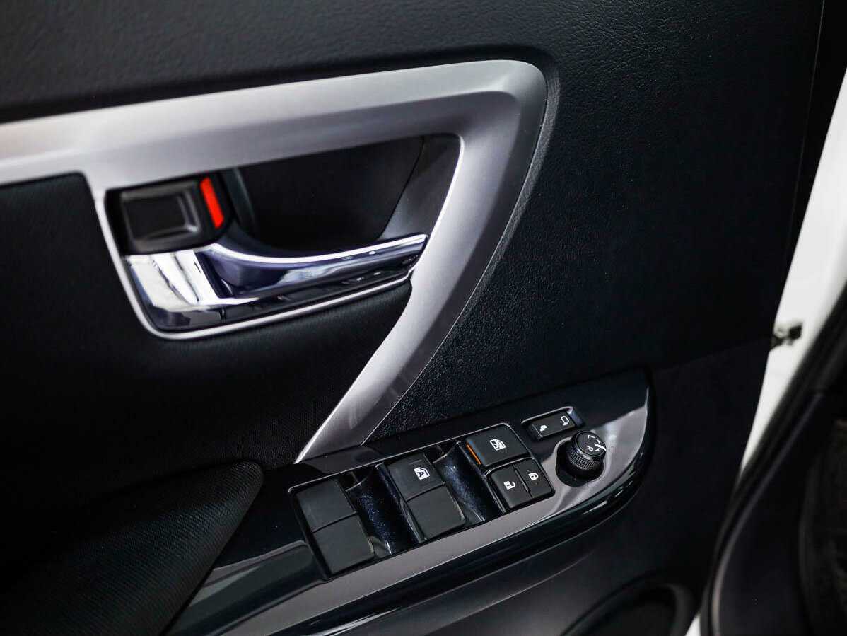 Купить Toyota Fortuner с пробегом. Фото: #13
