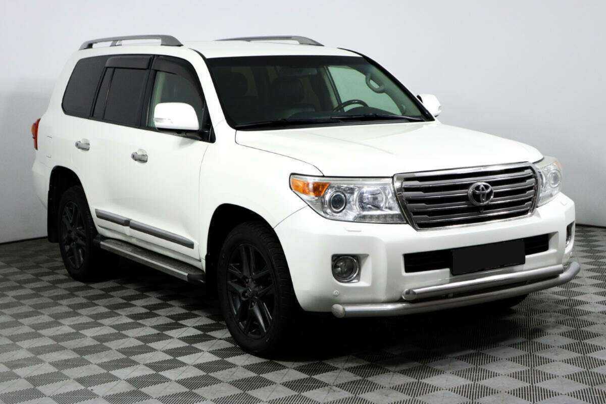 Купить Toyota Land Cruiser с пробегом. Фото: #2