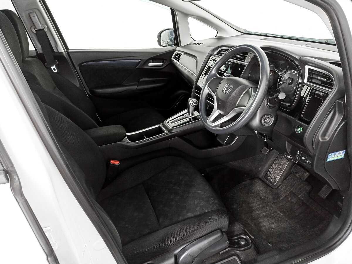 Купить Honda Shuttle с пробегом. Фото: #15