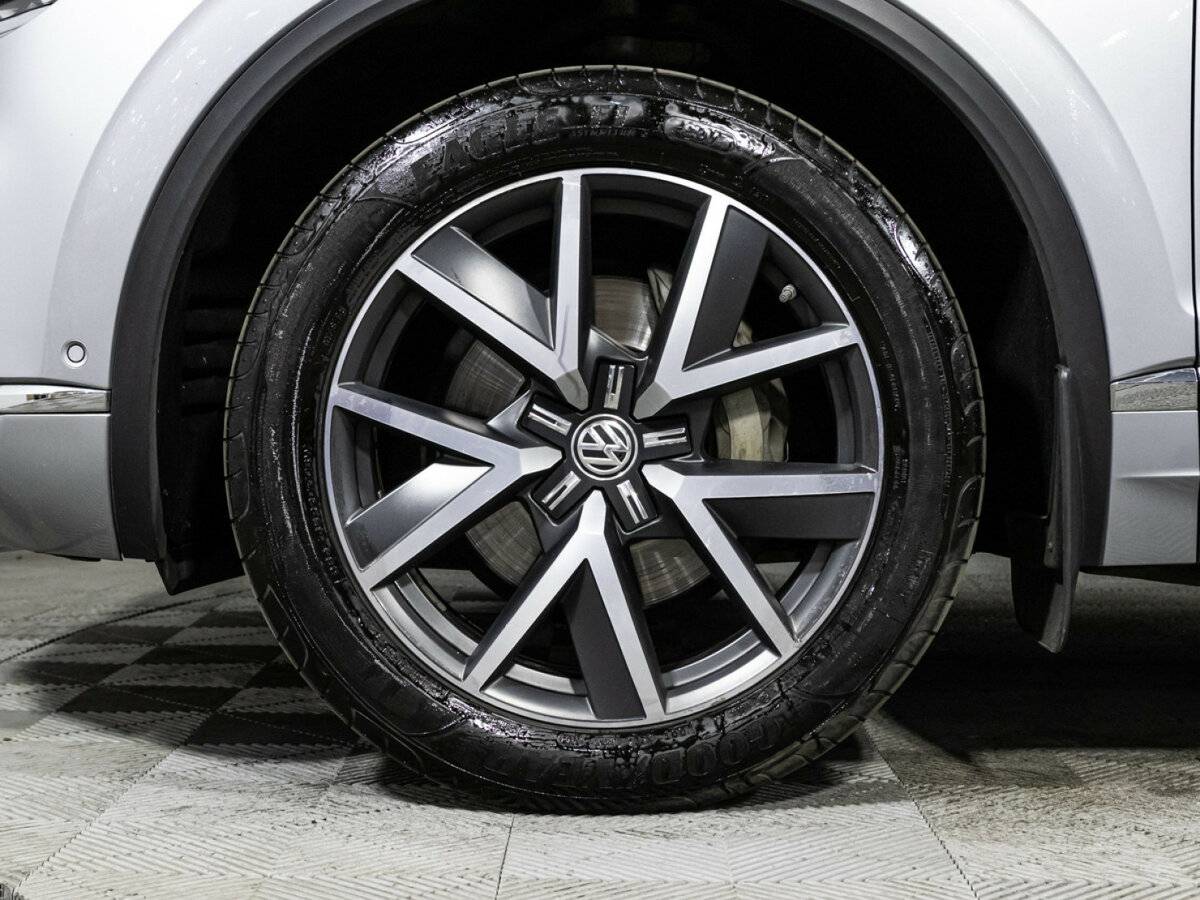 Купить Volkswagen Touareg с пробегом. Фото: #30