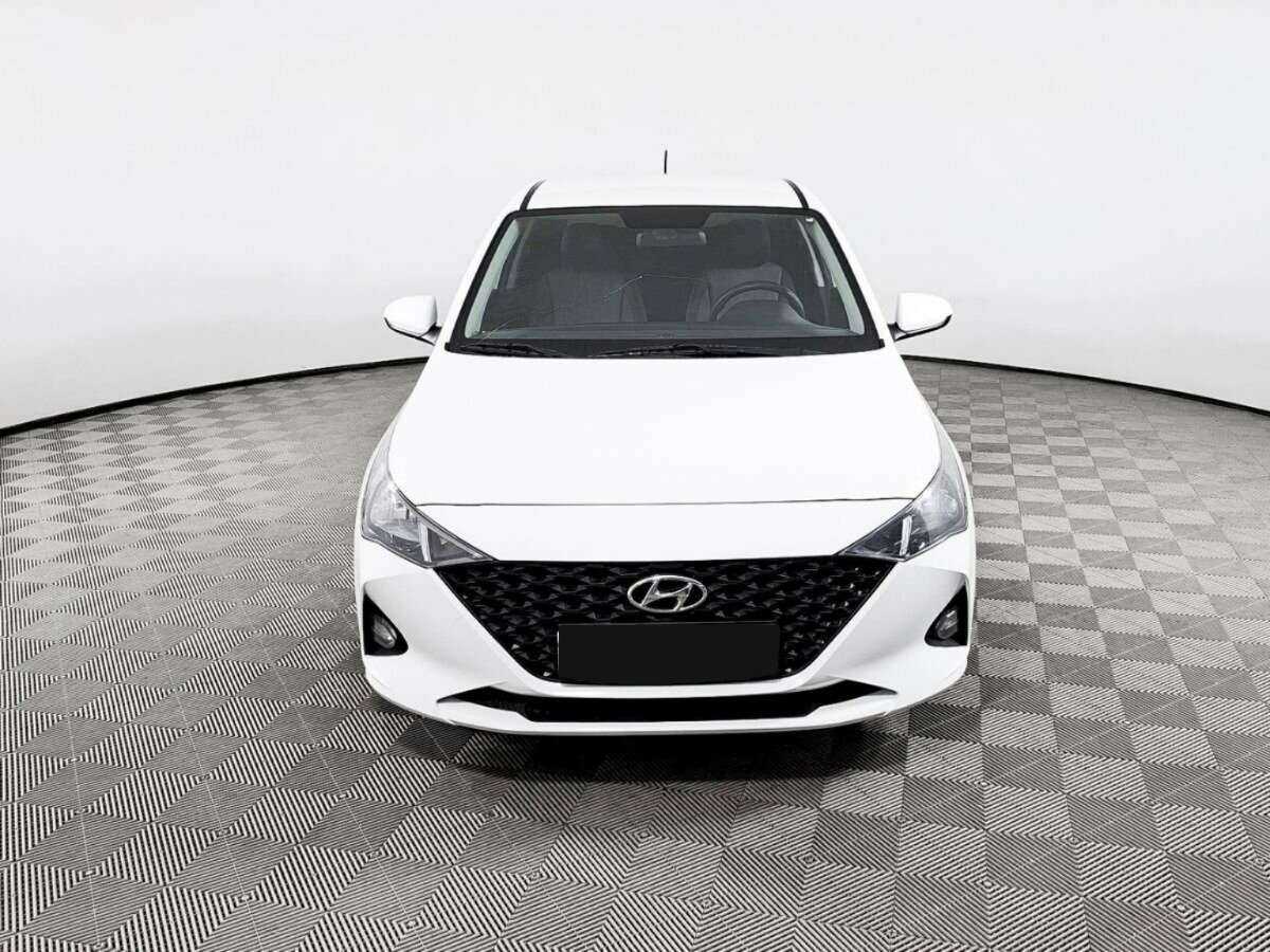 Купить Hyundai Solaris с пробегом. Фото: #1