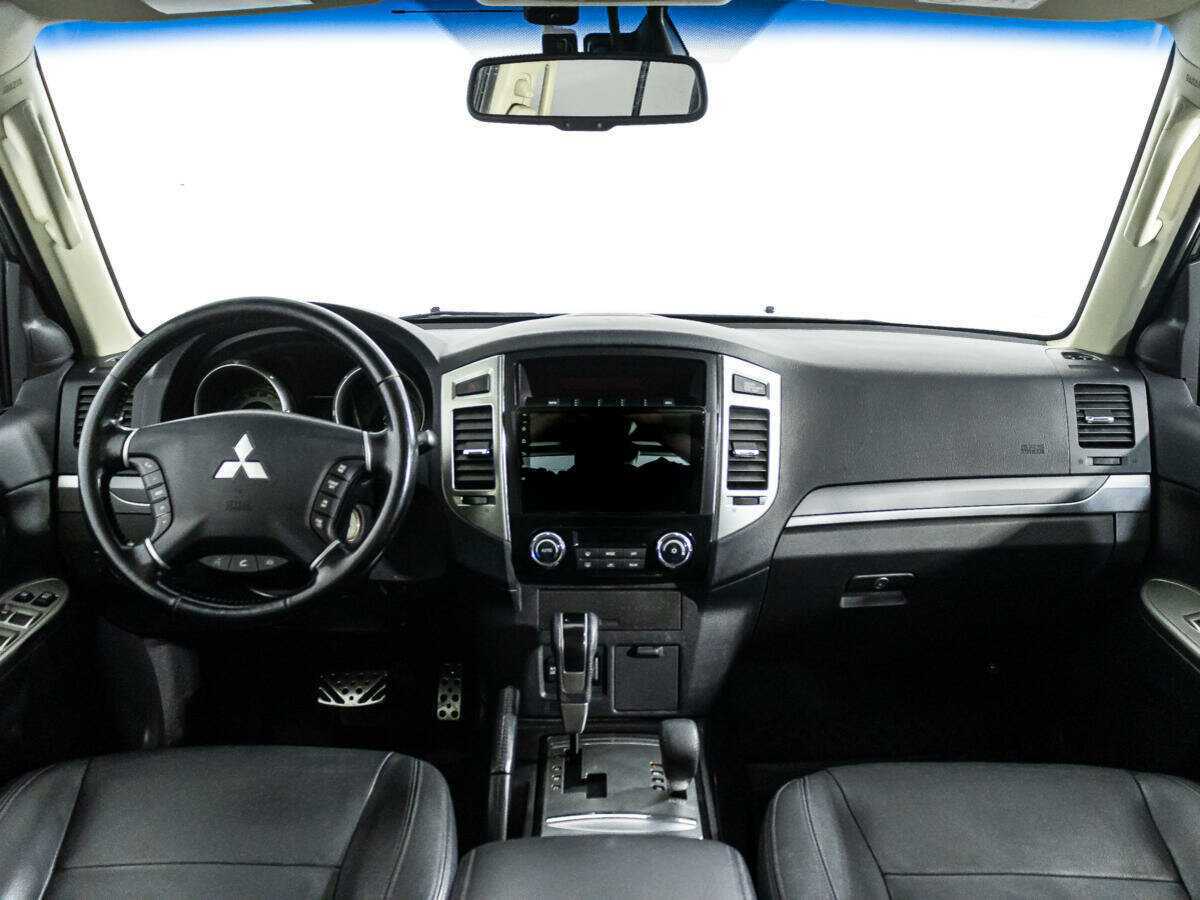 Купить Mitsubishi Pajero с пробегом. Фото: #12