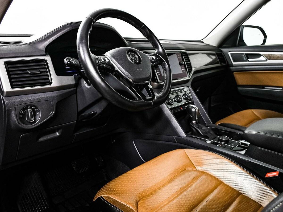 Купить Volkswagen Teramont с пробегом. Фото: #9