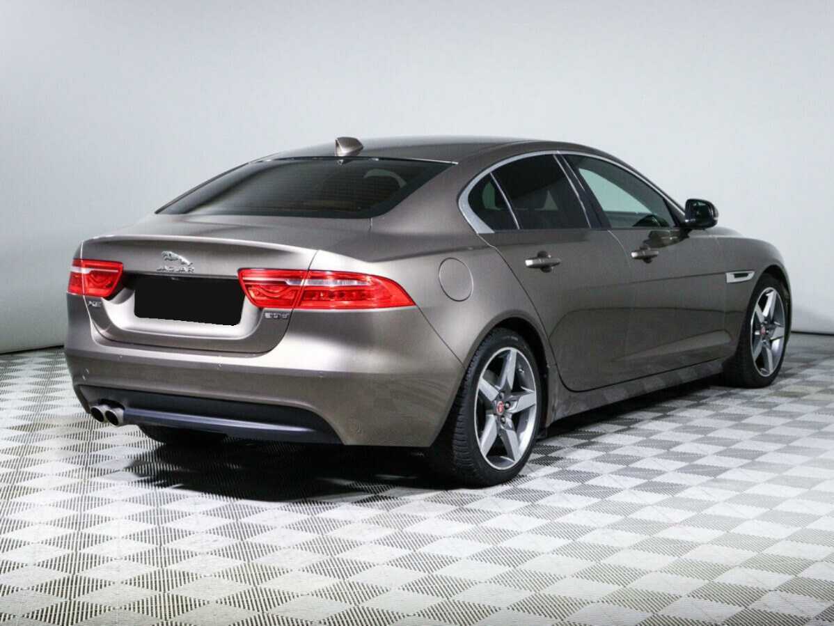 Купить Jaguar XE с пробегом. Фото: #4