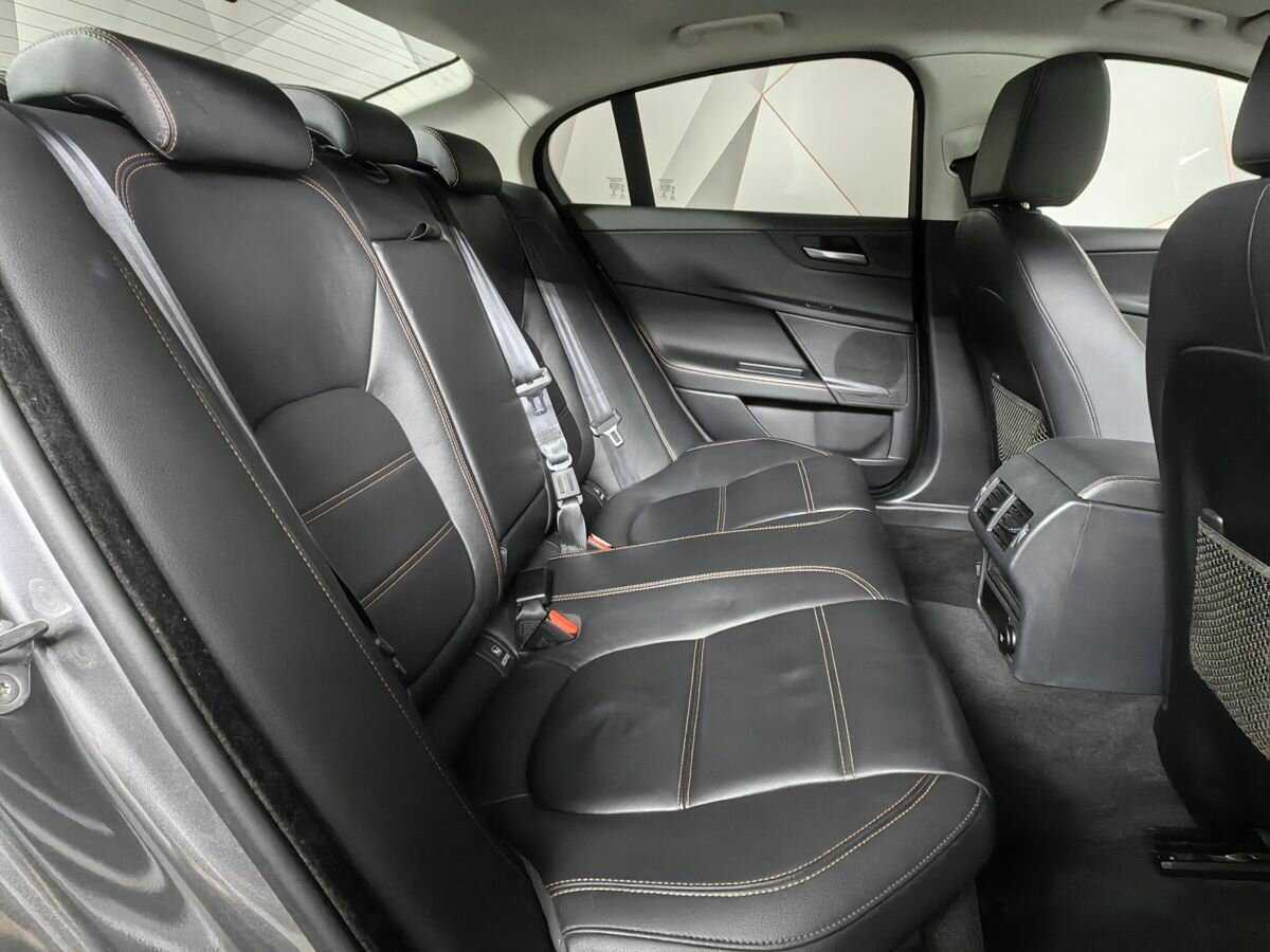 Купить Jaguar XE с пробегом. Фото: #11