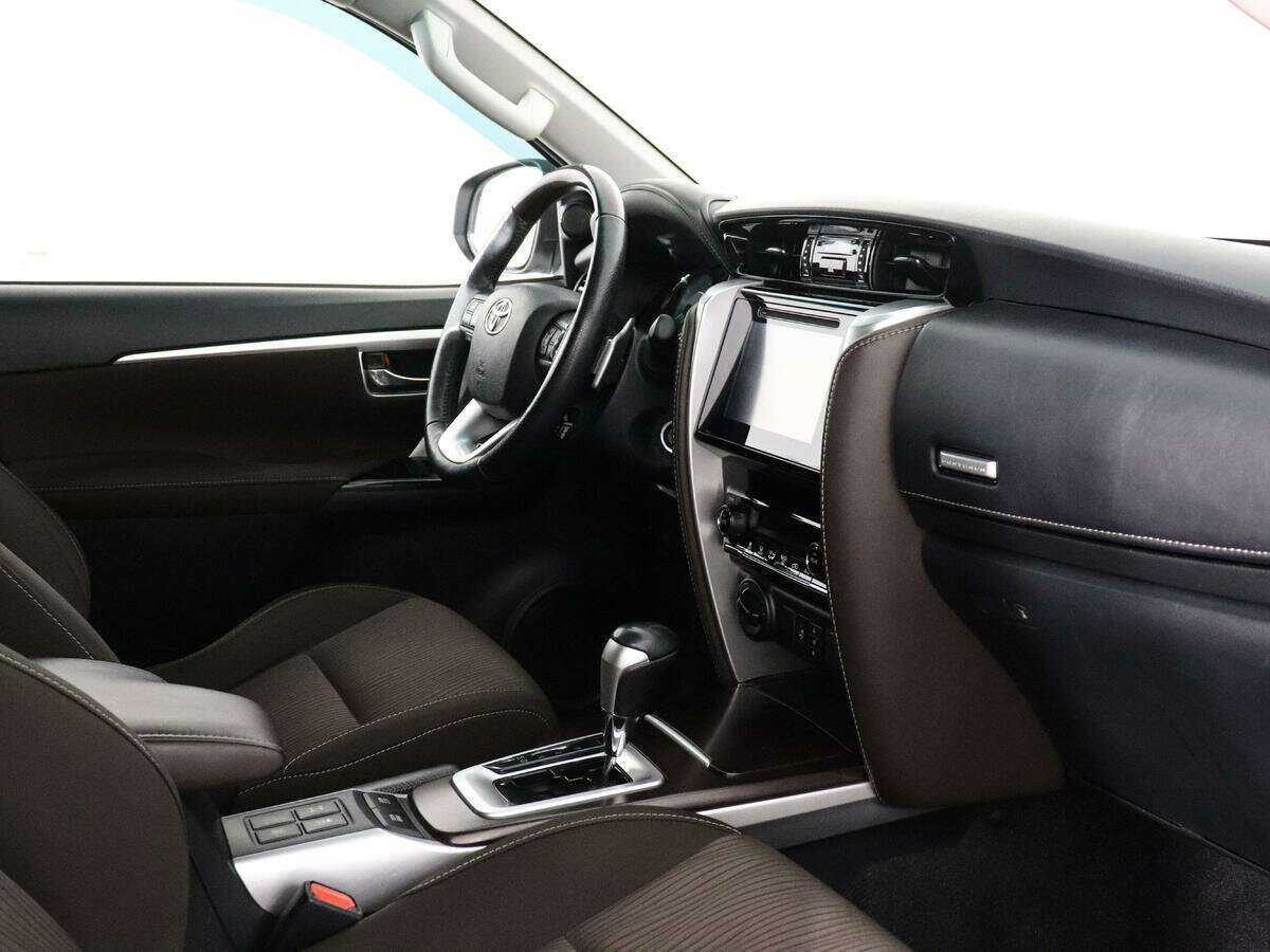 Купить Toyota Fortuner с пробегом. Фото: #6