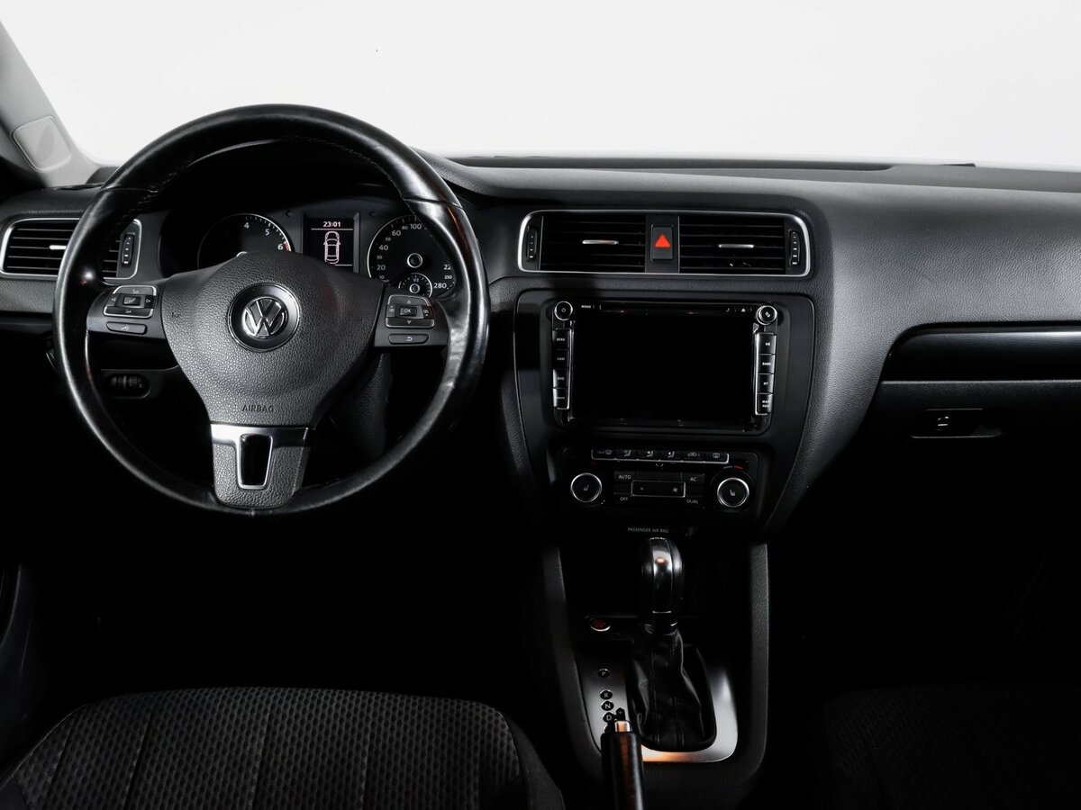 Купить Volkswagen Jetta с пробегом. Фото: #8