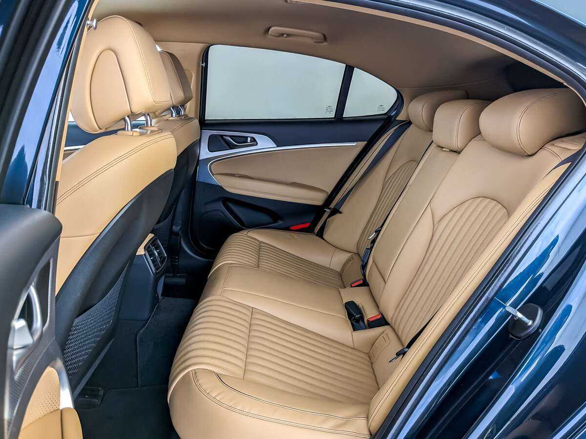 Купить Genesis G70 с пробегом. Фото: #9