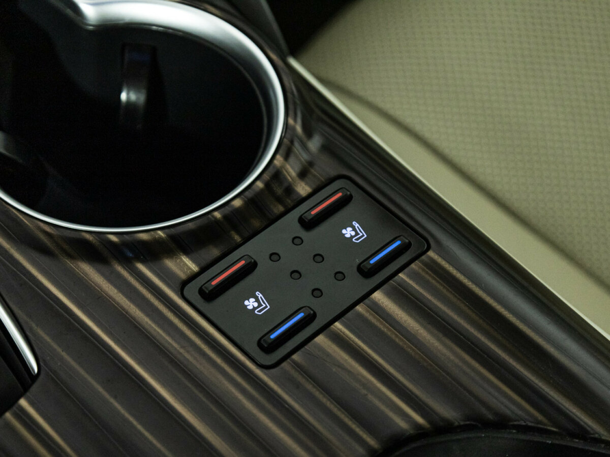 Купить Toyota Camry с пробегом. Фото: #17