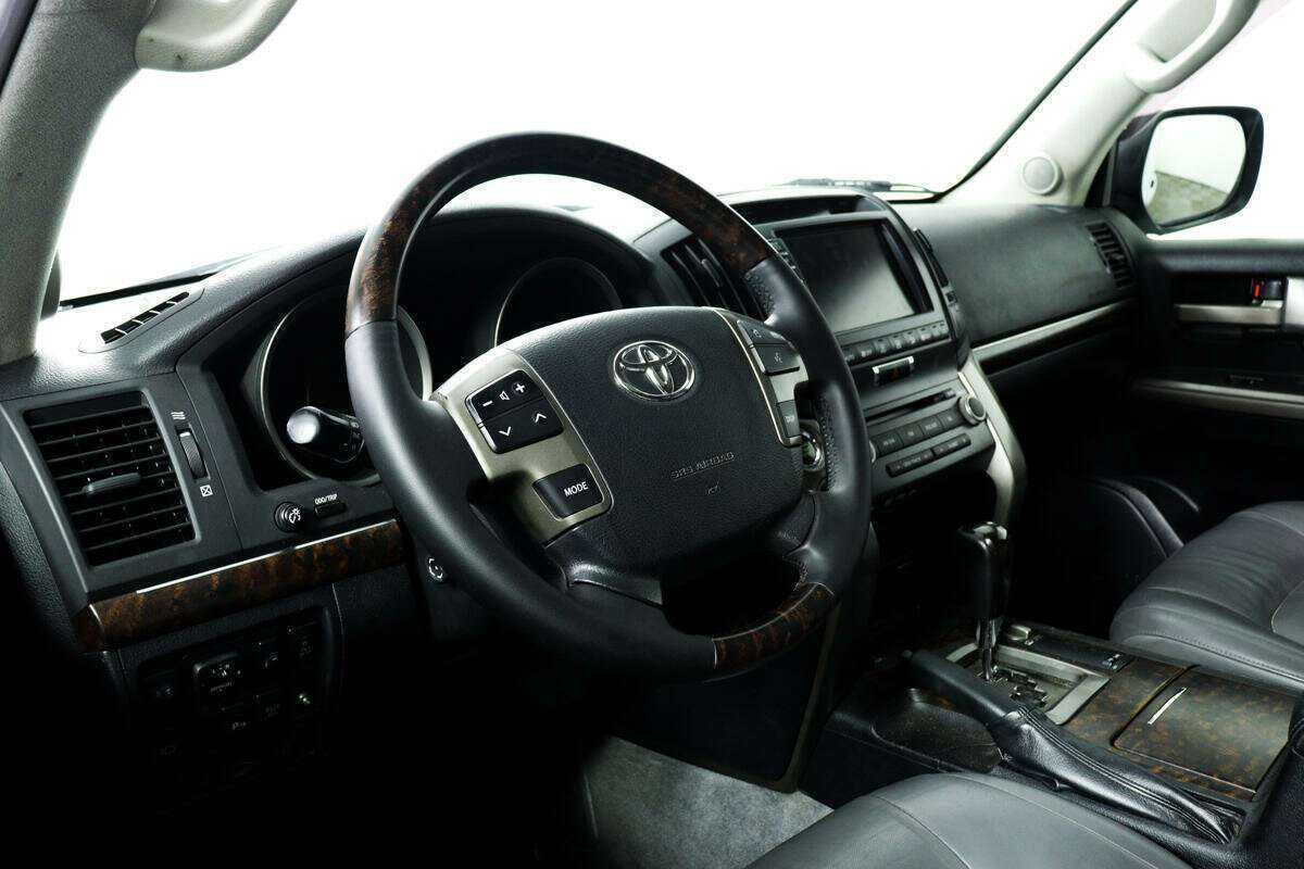 Купить Toyota Land Cruiser с пробегом. Фото: #11