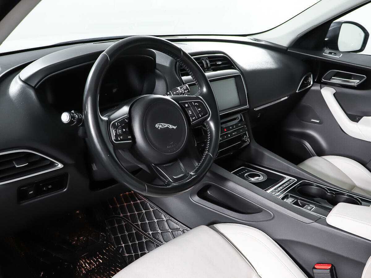 Купить Jaguar F-Pace с пробегом. Фото: #11