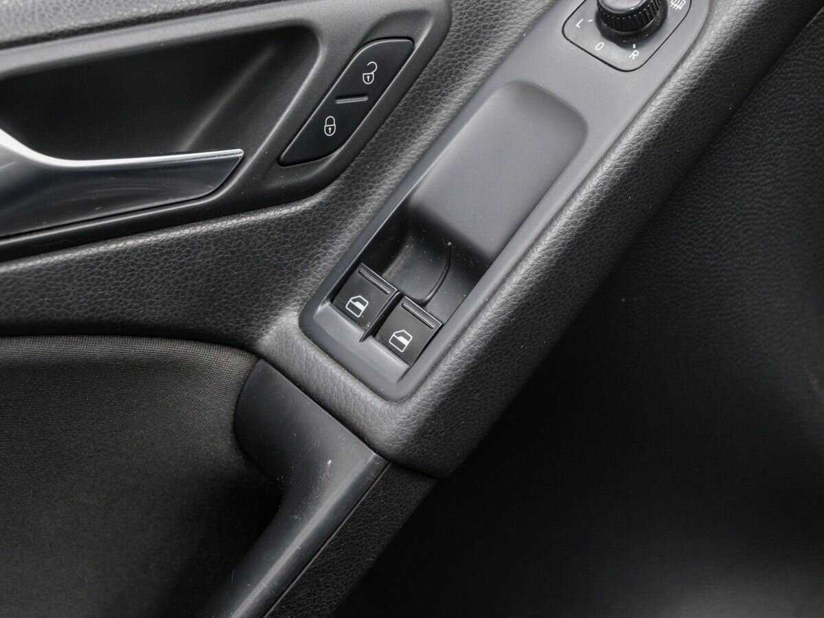 Купить Volkswagen Golf с пробегом. Фото: #14