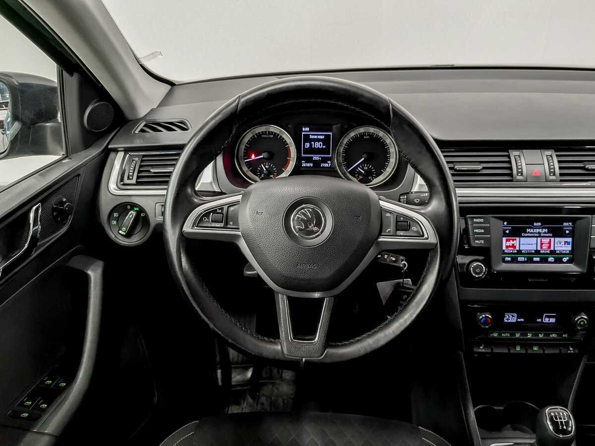 Купить Skoda Rapid с пробегом. Фото: #18