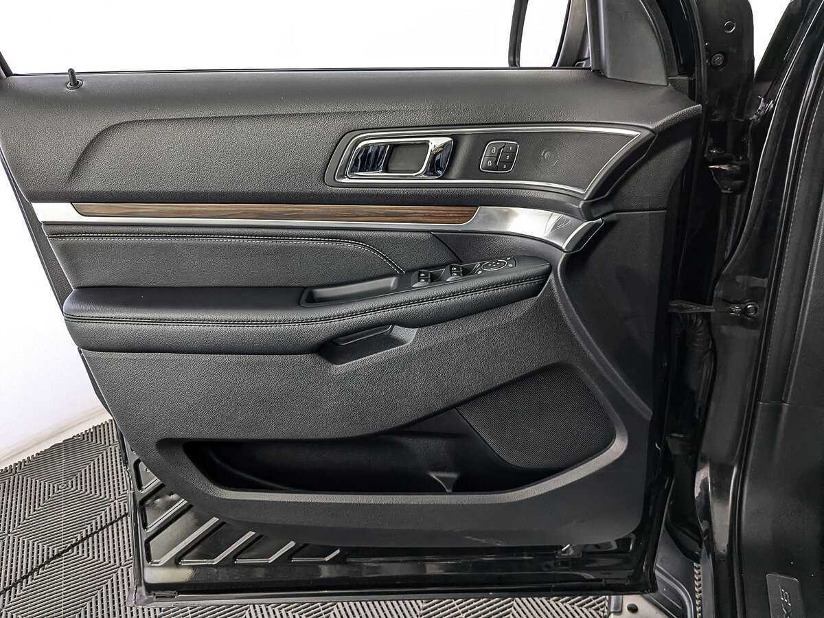Купить Ford Explorer с пробегом. Фото: #18