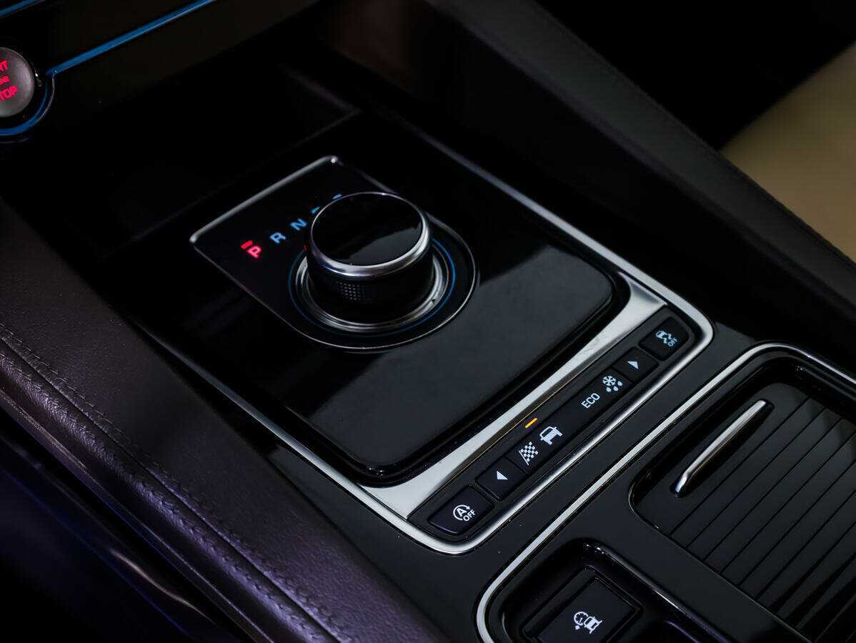 Купить Jaguar F-Pace с пробегом. Фото: #14