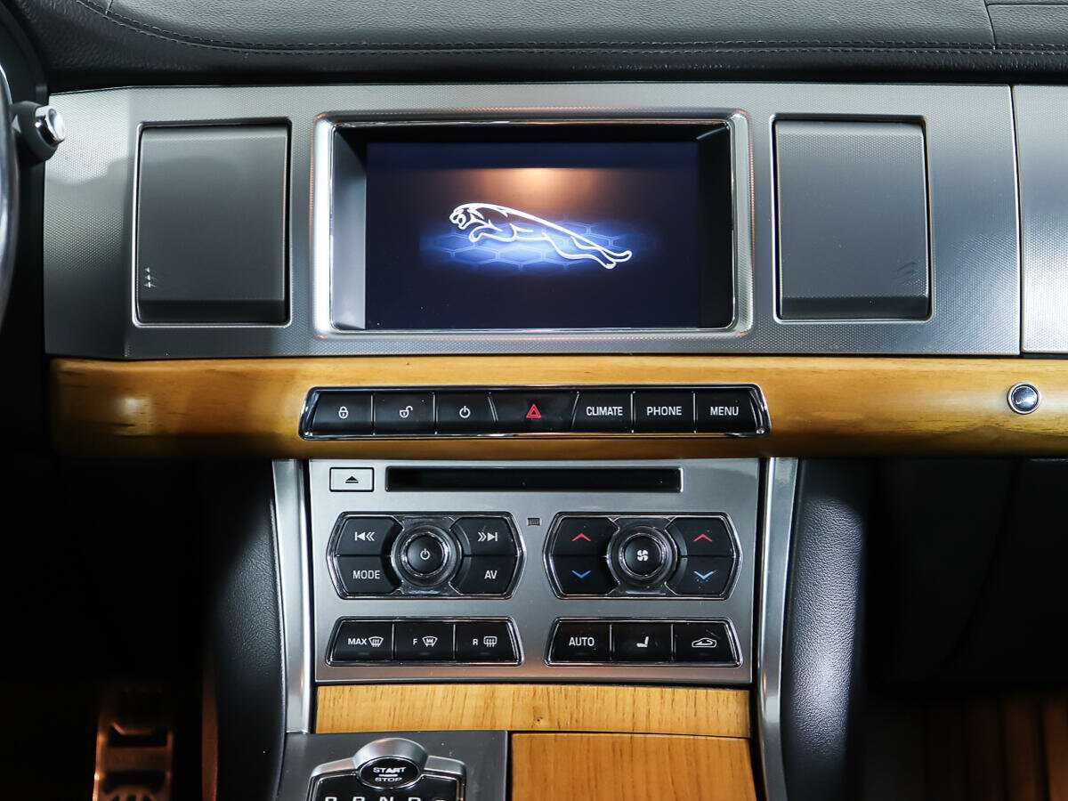 Купить Jaguar XF с пробегом. Фото: #11