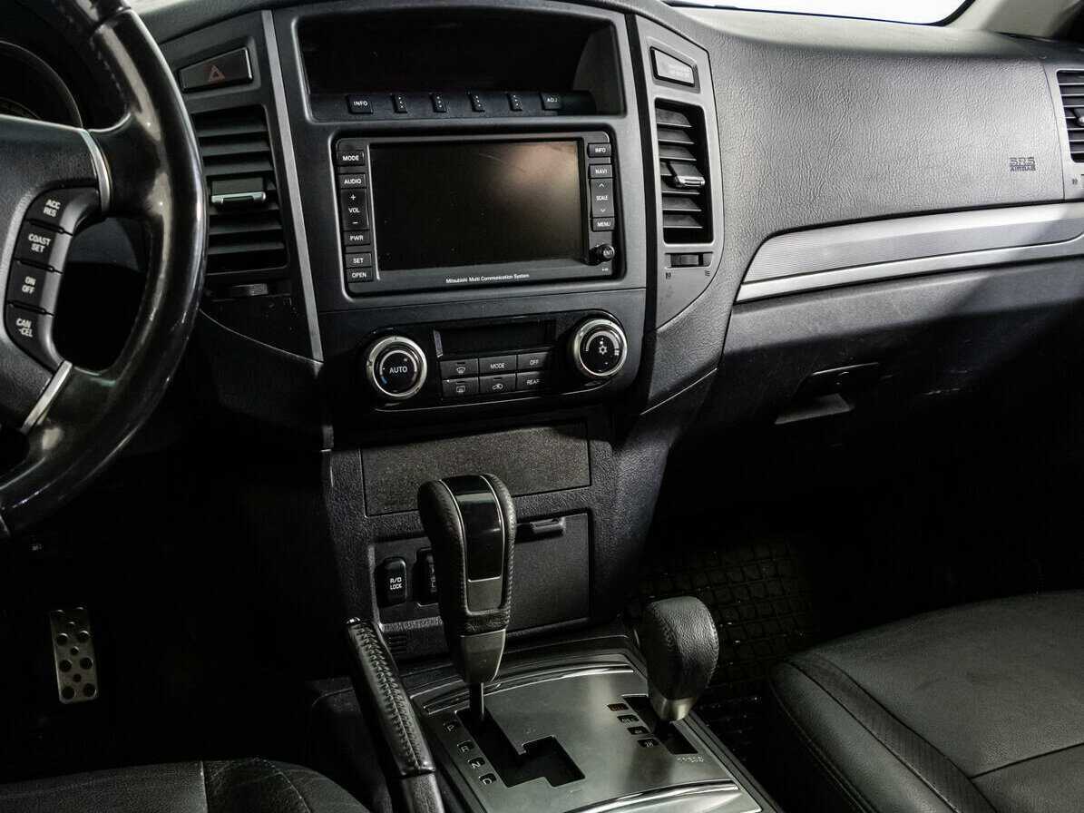 Купить Mitsubishi Pajero с пробегом. Фото: #12