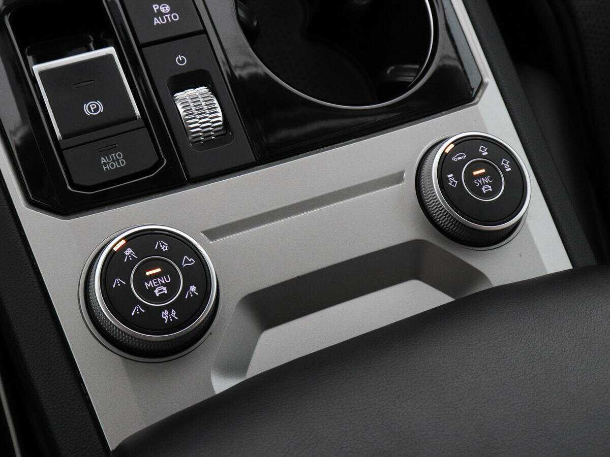 Купить Volkswagen Touareg с пробегом. Фото: #13
