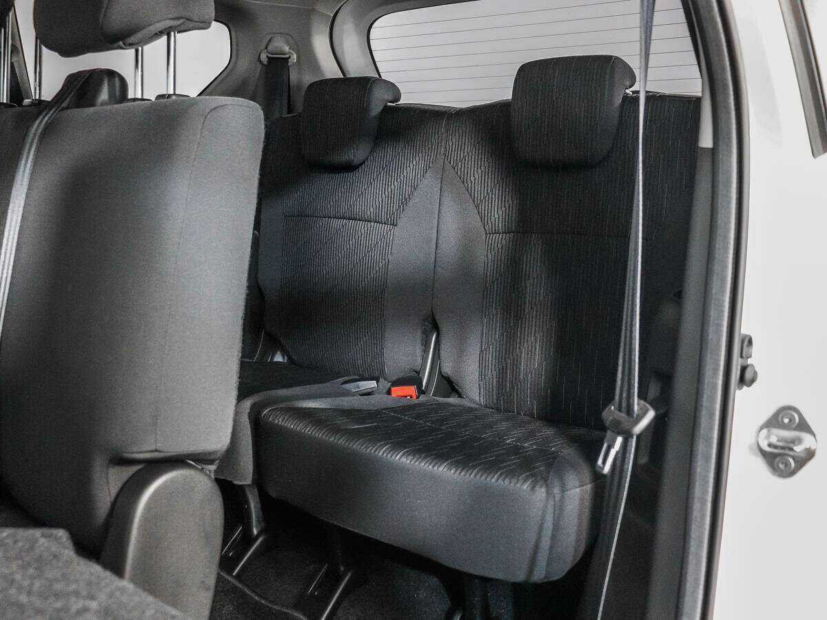 Купить Suzuki Ertiga с пробегом. Фото: #11