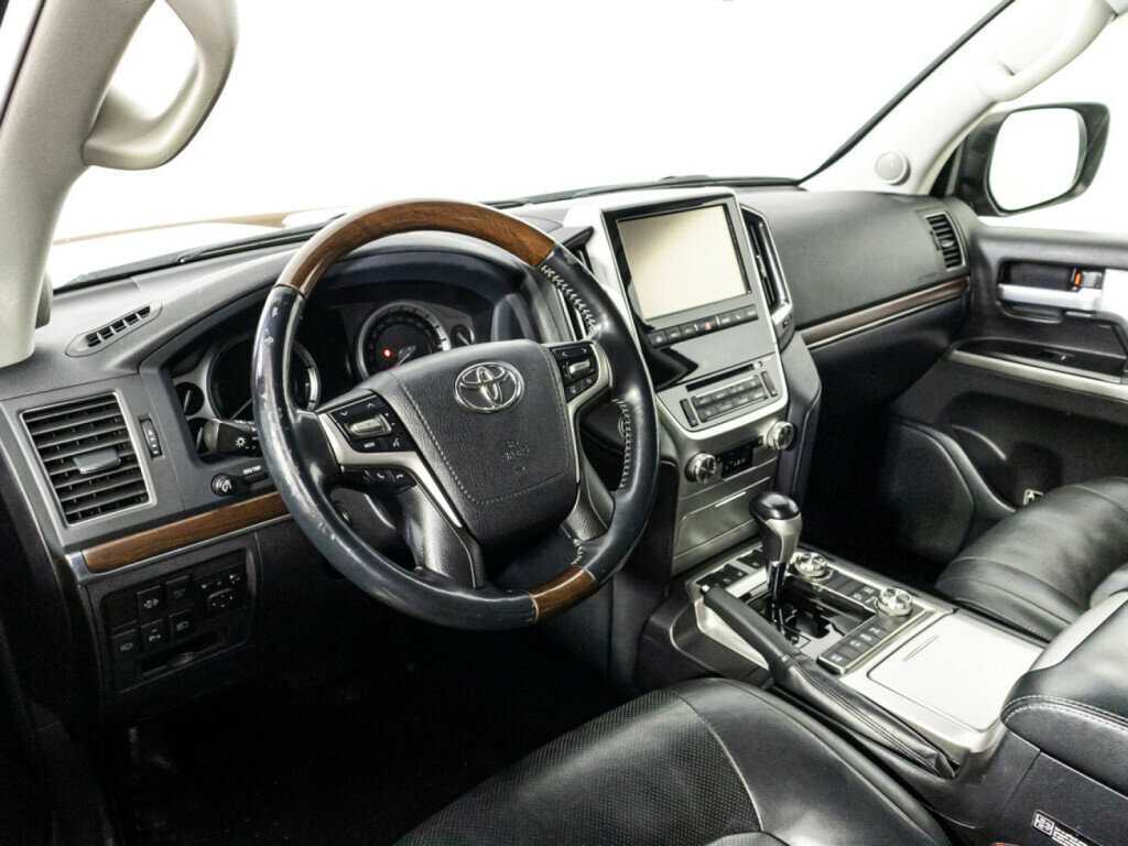 Купить Toyota Land Cruiser с пробегом. Фото: #10