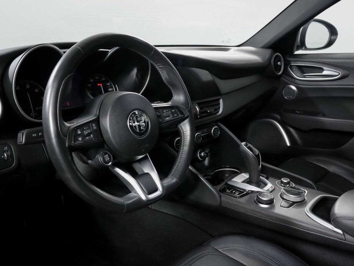 Купить Alfa Romeo Giulia с пробегом. Фото: #10