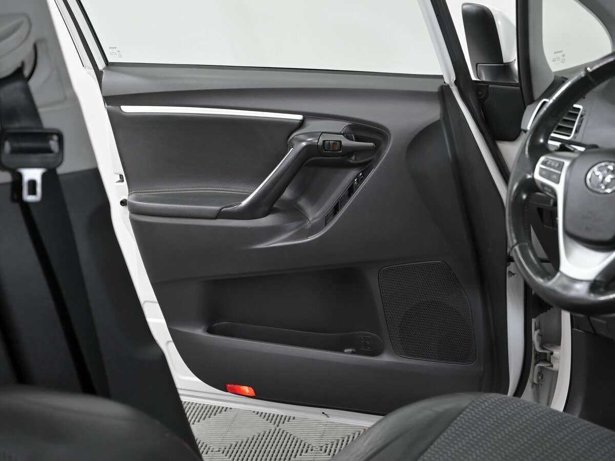 Купить Toyota Verso с пробегом. Фото: #8