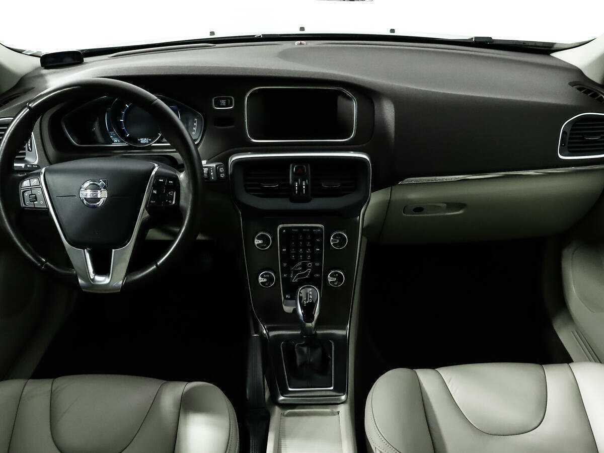 Купить Volvo V40 Cross Country с пробегом. Фото: #11
