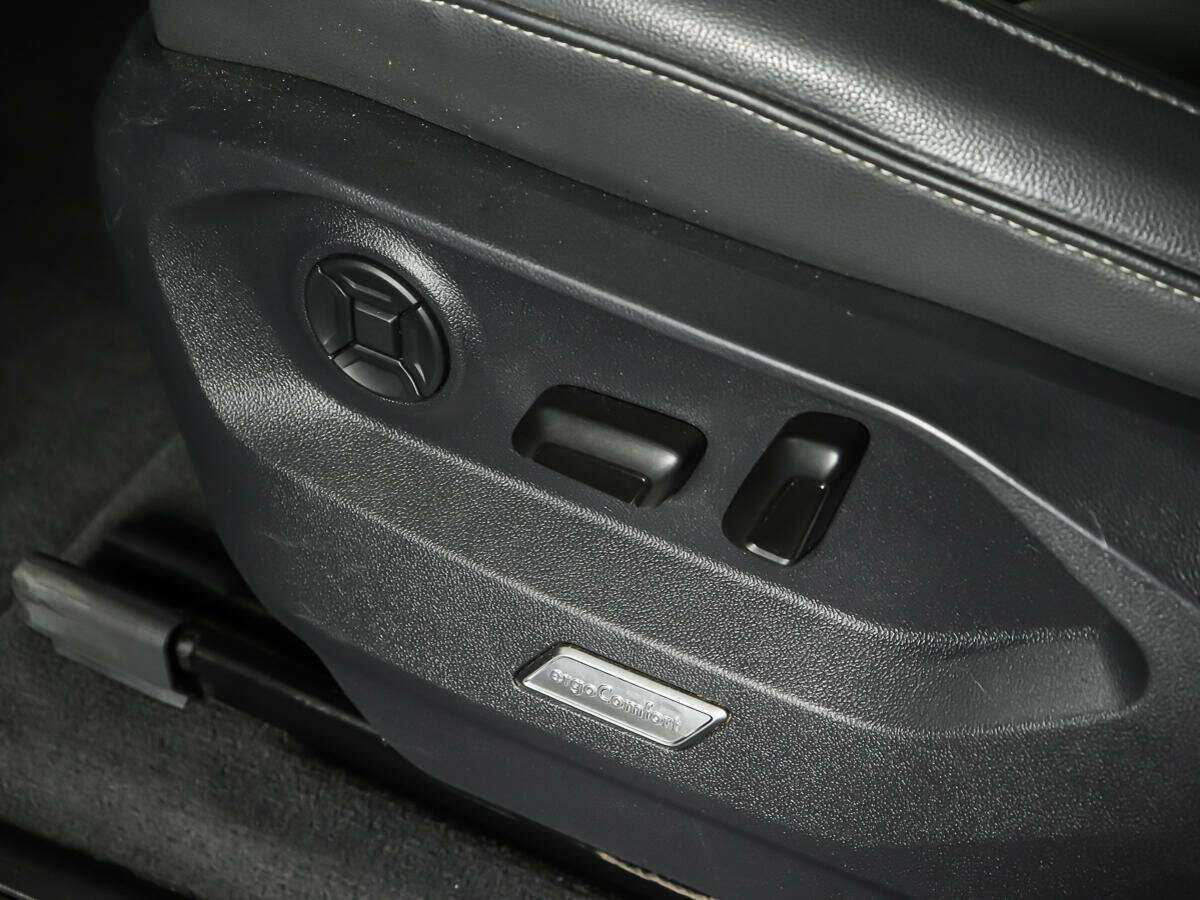 Купить Volkswagen Touareg с пробегом. Фото: #19