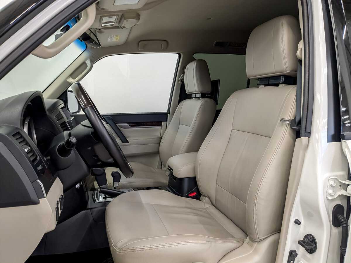 Купить Mitsubishi Pajero с пробегом. Фото: #19