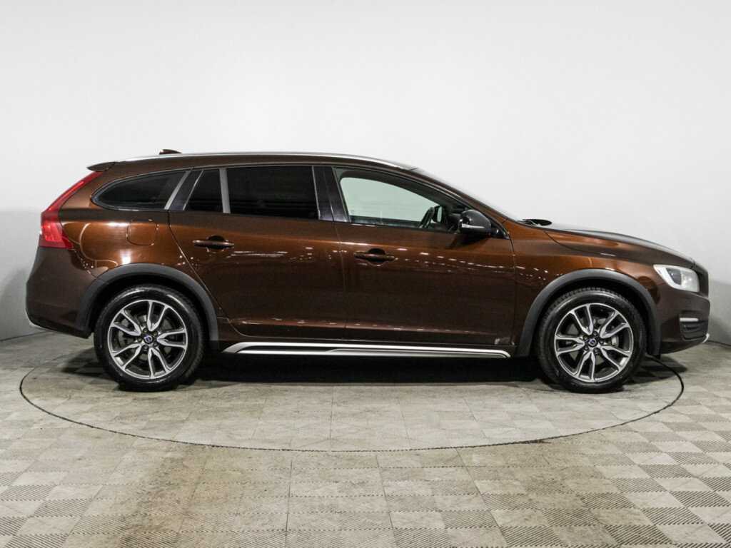 Купить Volvo V60 Cross Country с пробегом. Фото: #3