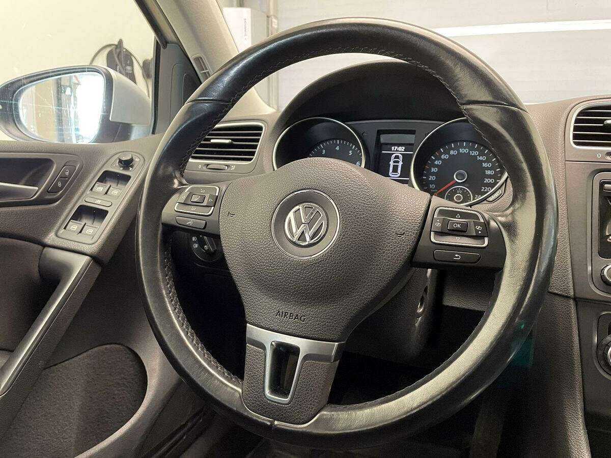 Купить Volkswagen Golf с пробегом. Фото: #9