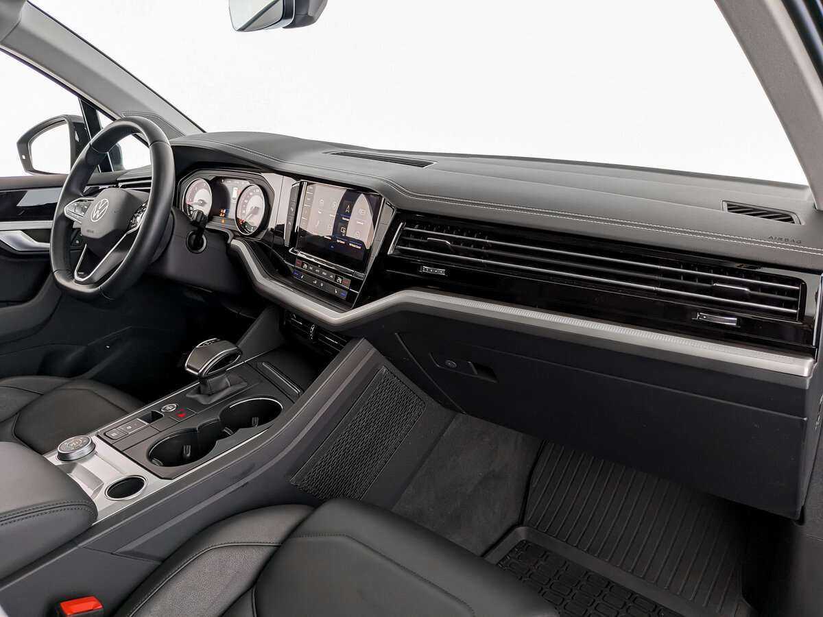 Купить Volkswagen Touareg с пробегом. Фото: #10