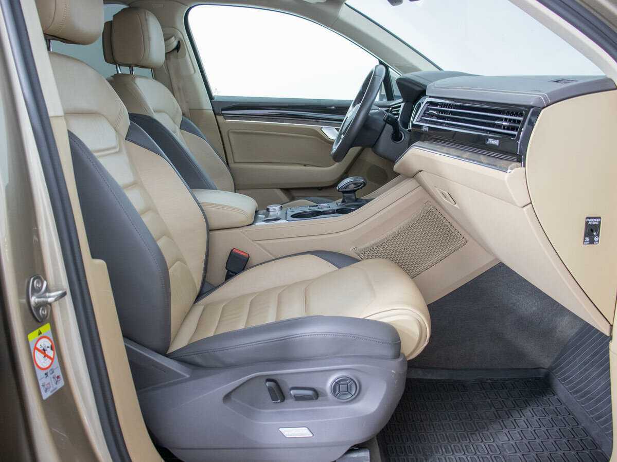 Купить Volkswagen Touareg с пробегом. Фото: #10