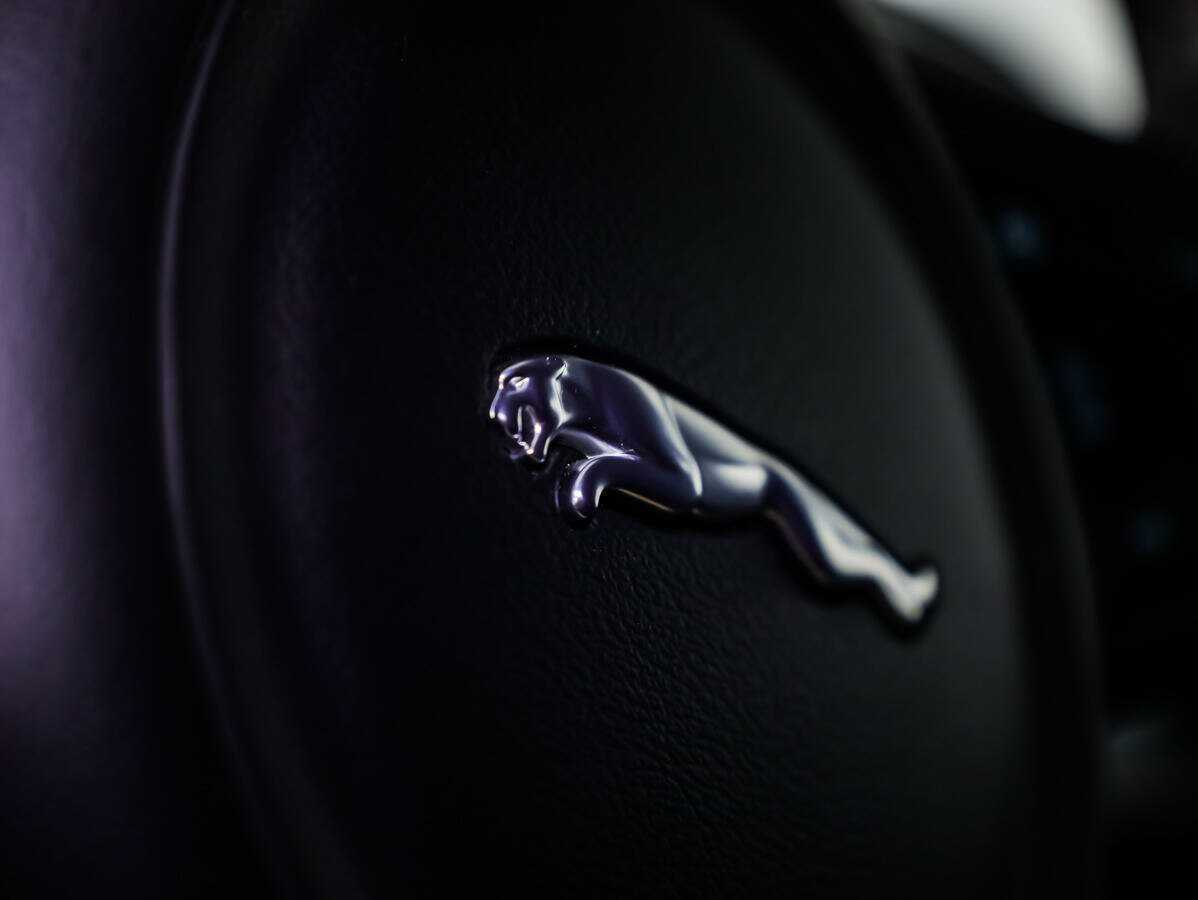 Купить Jaguar XE с пробегом. Фото: #17