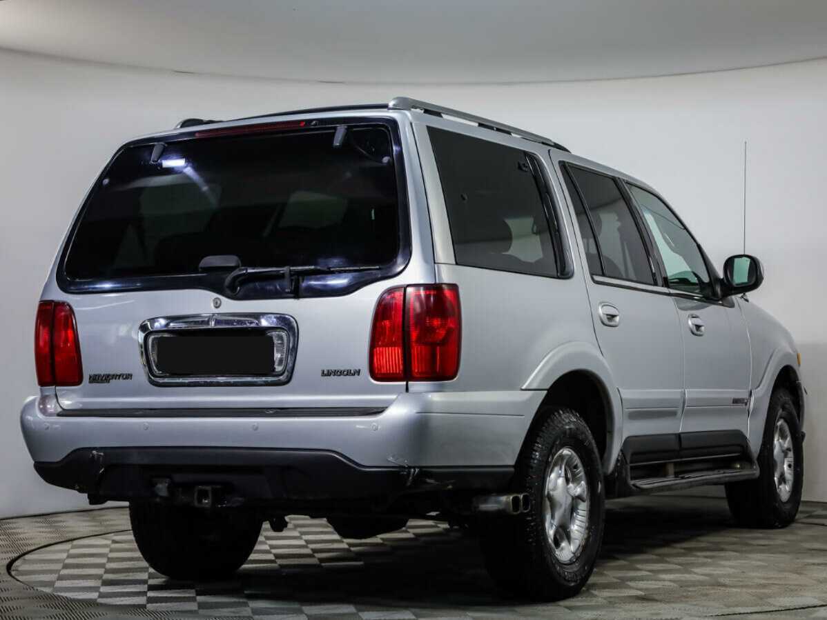 Купить Lincoln Navigator с пробегом. Фото: #3