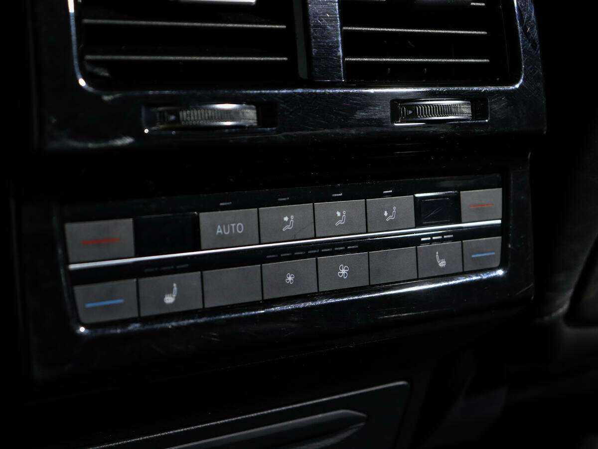 Купить Volkswagen Touareg с пробегом. Фото: #14